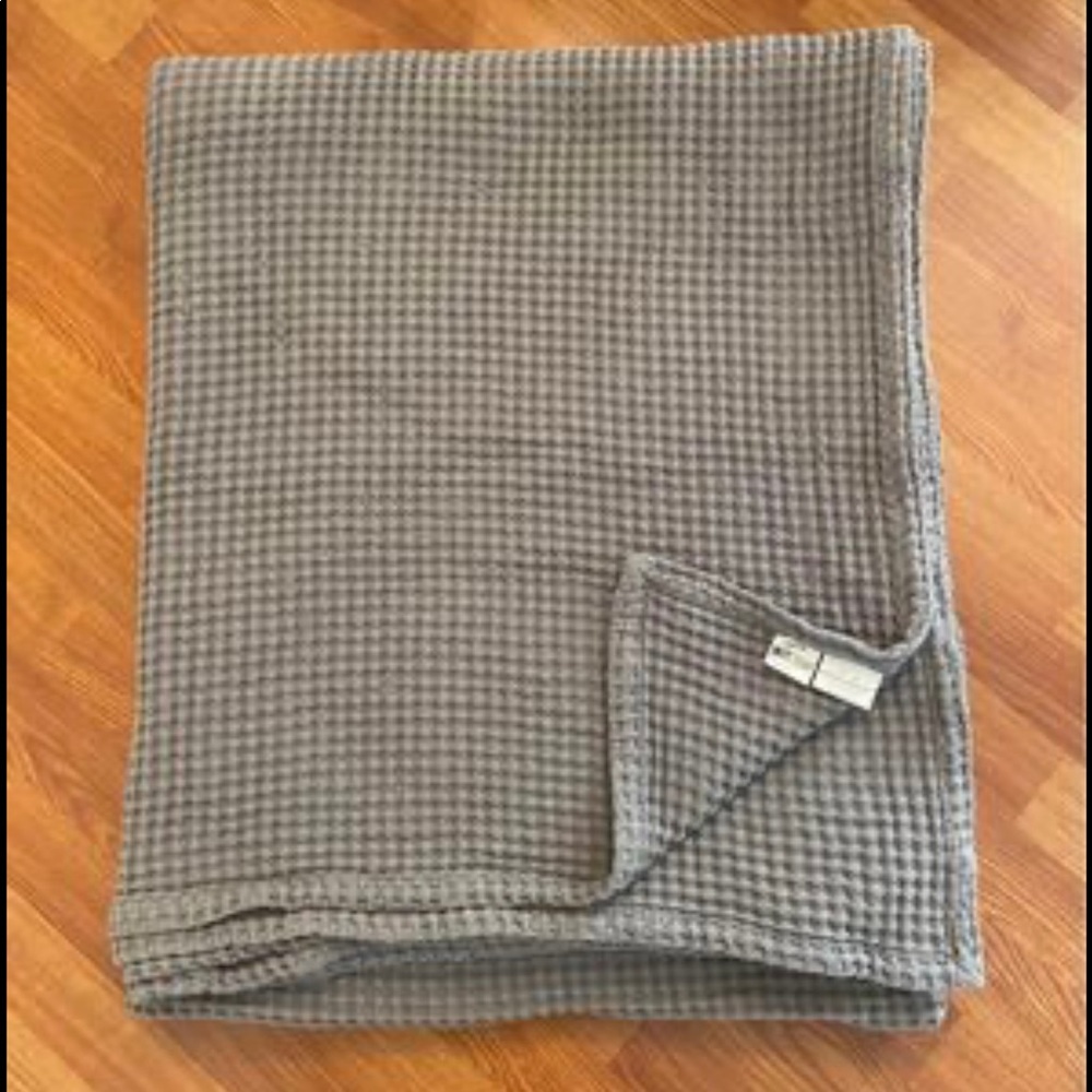 Large Threshold Blanket